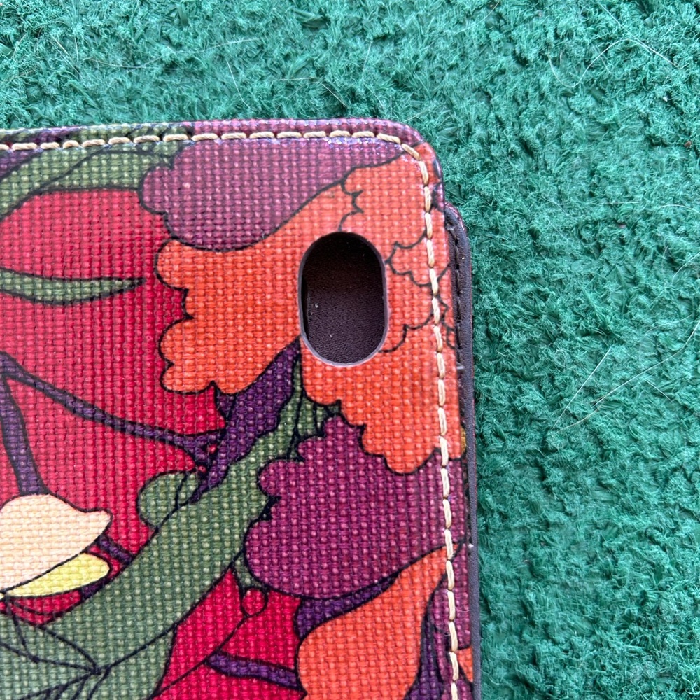 Sakroots brand iPad / tablet cover. - Picture 4 of 9